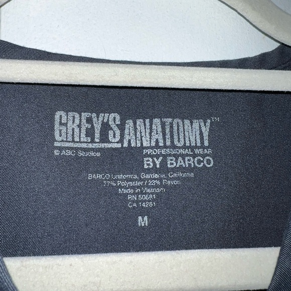 Grey’s Anatomy scrubs top size medium - Picture 6 of 6